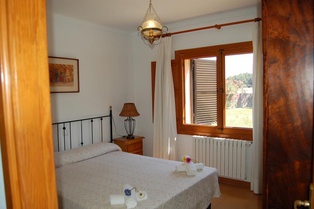 Private Villas Puerto Pollensa For Family Groups, Private Mountain Ideal For Runners, Trailers, Hikers, It Is Approximately 3 Minute Walk From The Beach الغرفة الصورة